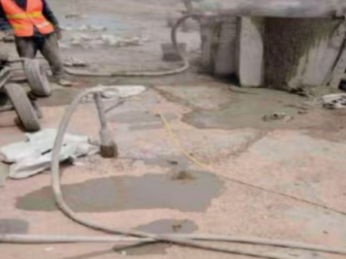 中原镇水泥混凝土路面板底注浆技术 路面脱空注浆整治方案